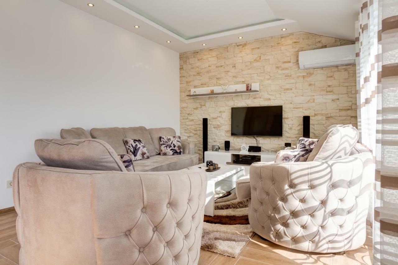 Divino Apartment Tivat Exterior photo